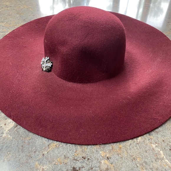Target brand 100% wool wide brim floppy hat in merlot red vintage brooch added - Picture 1 of 7